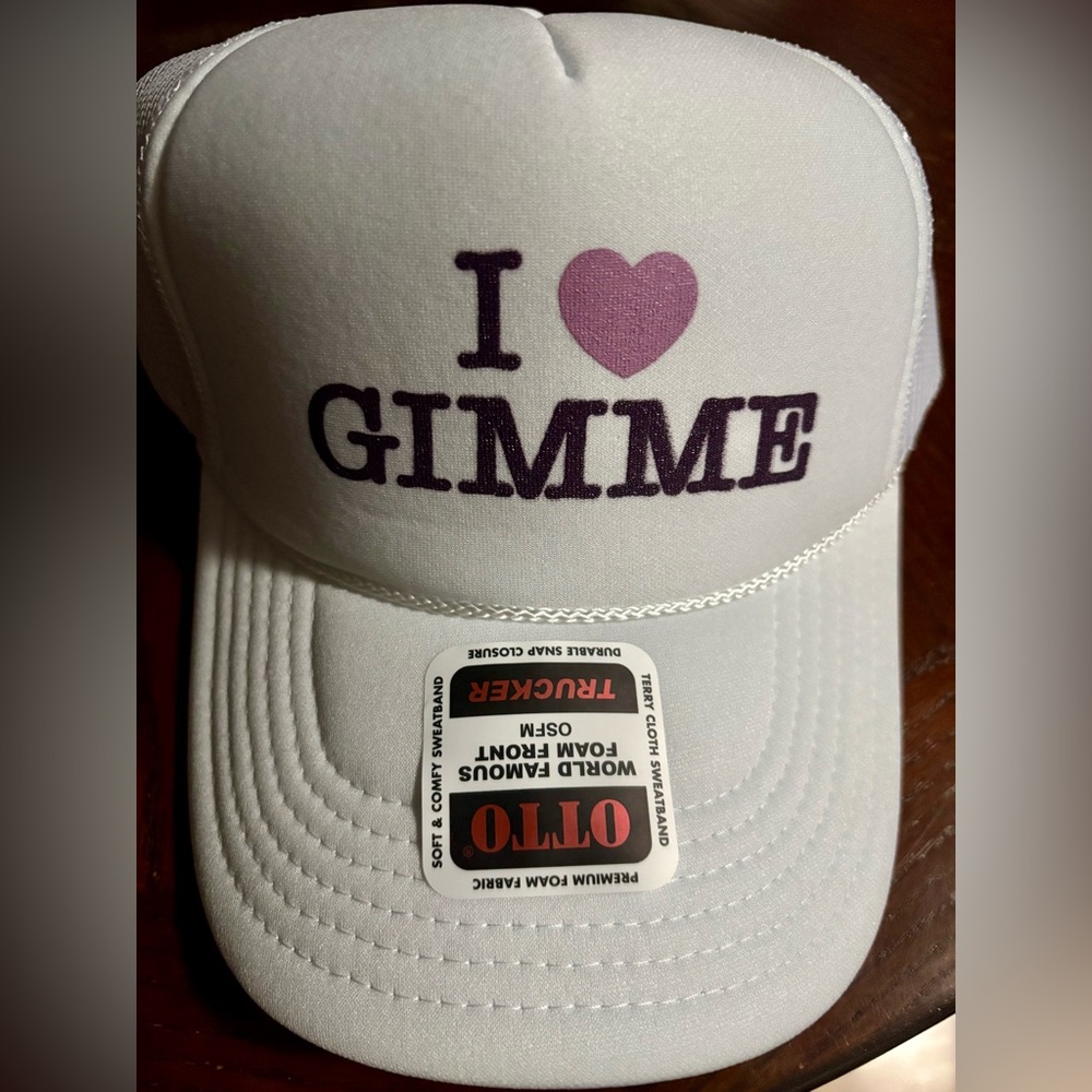 NEW I❤️Gimme Trucker cap in white + 2-Gimme-elastic hair ties in pinkish-purple